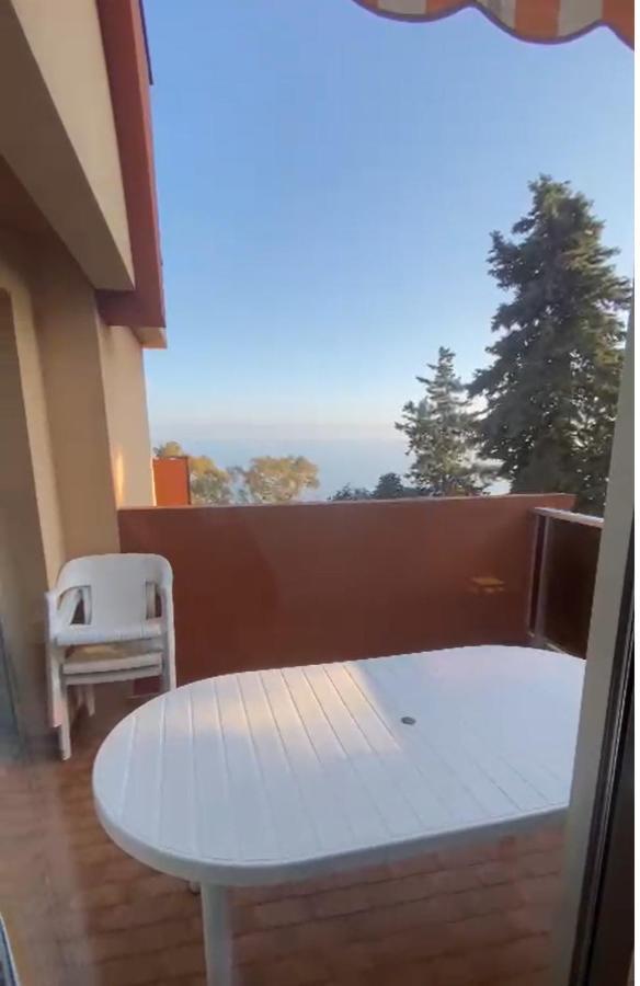 Residence "Le Golfe Bleu" Roquebrune-Cap-Martin Bagian luar foto