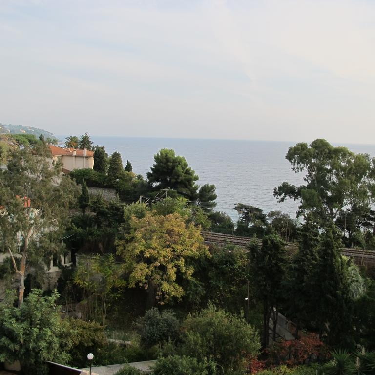 Residence "Le Golfe Bleu" Roquebrune-Cap-Martin Bagian luar foto