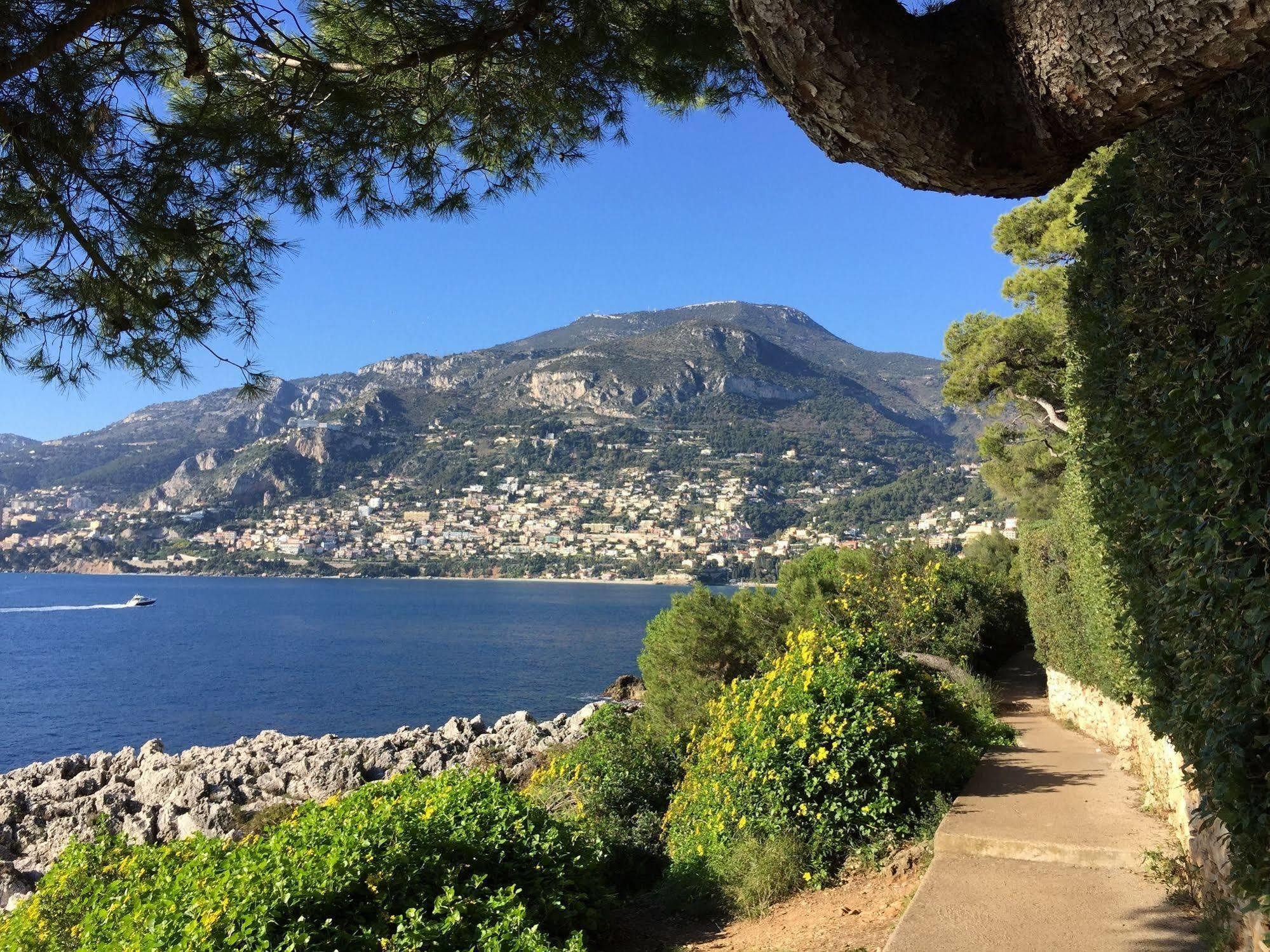 Residence "Le Golfe Bleu" Roquebrune-Cap-Martin Bagian luar foto