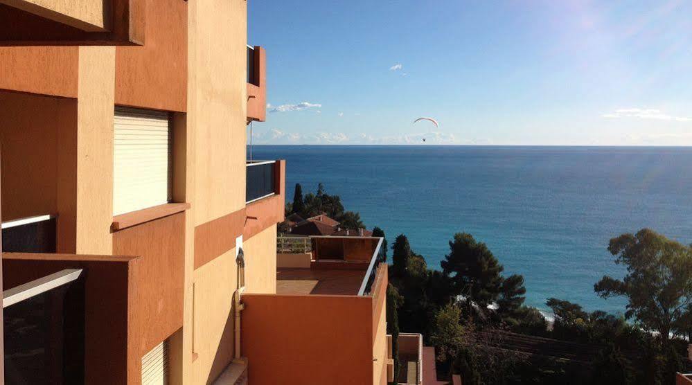 Residence "Le Golfe Bleu" Roquebrune-Cap-Martin Bagian luar foto